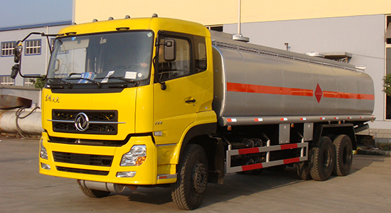 东风天龙后双桥运油车