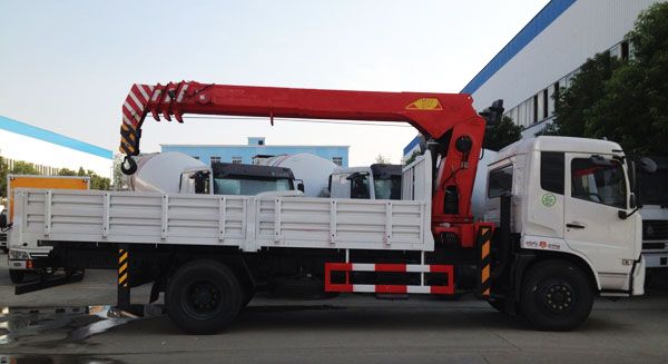 东风天锦随车起重运输车