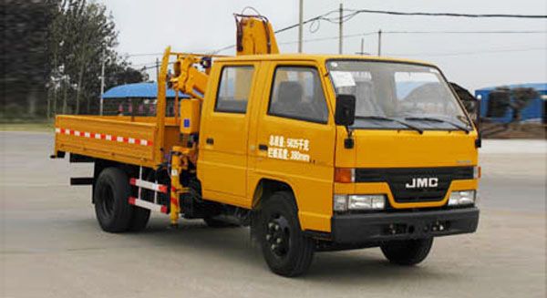 江铃双排随车起重运输车