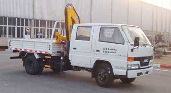江铃双排随车起重运输车