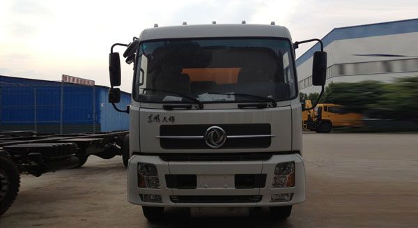 东风天锦爆破器材运输车