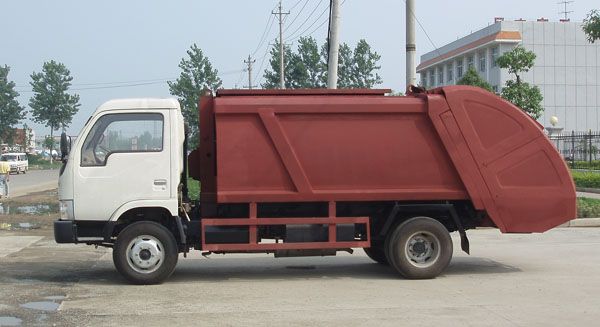 东风福瑞卡压缩式垃圾车