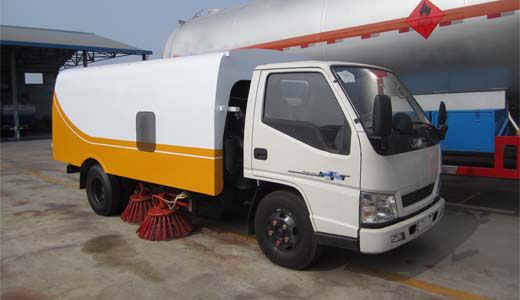 江铃扫路车
