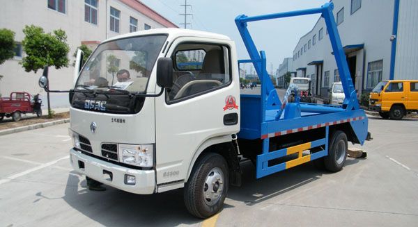 东风轻型摆臂式垃圾车