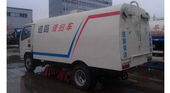 东风福瑞卡扫路车