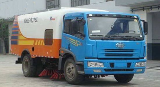 解放双排扫路车