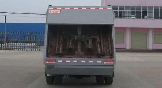 东风140压缩式垃圾车
