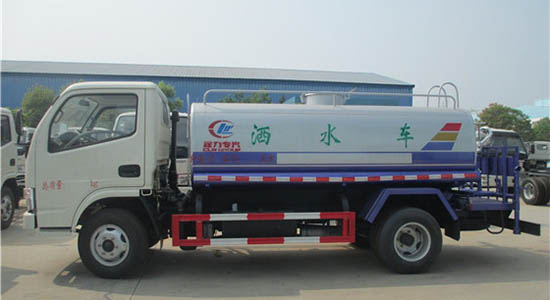 国五东风多利卡洒水车（9.2吨）