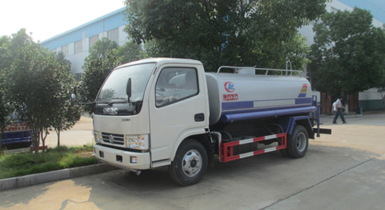 东风锐铃绿化喷洒车（5吨）