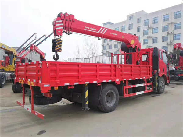 解放J6单桥三一10吨随车吊运输车