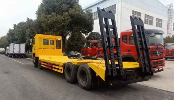 国六东风锦程前四后八凹式平板运输车