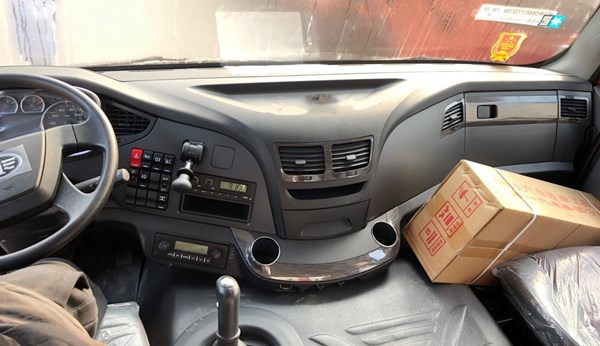 国六解放J6前四后八平板运输车