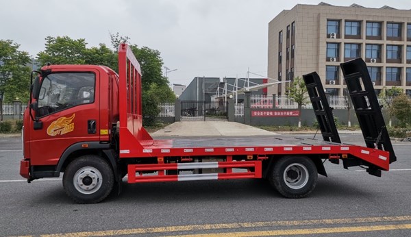 国六蓝牌重汽豪曼平板运输车