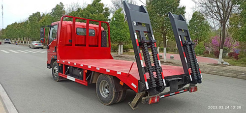 蓝牌重汽豪沃60挖机平板车