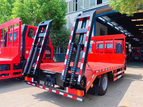 东风DV3单桥平板拖车3米6轴距