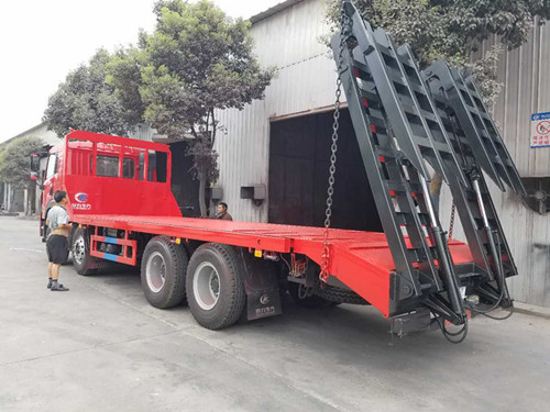 解放30吨挖机拖板车