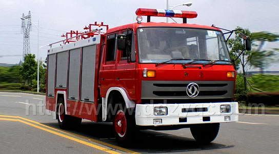 东风D9消防洒水车 6吨泡沫消防车