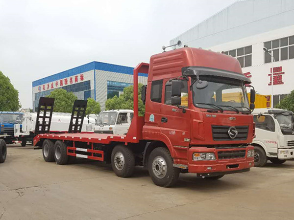 25吨东风平板运输车拉挖机