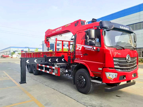 东风后八轮14吨随车吊运输车