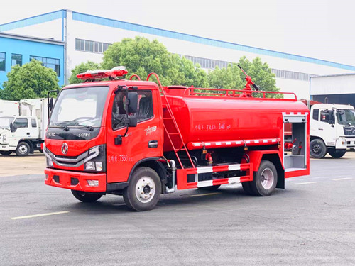小多利卡消防4.5吨洒水车