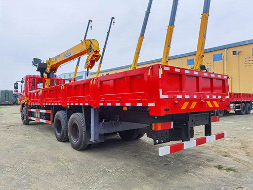 东风K5后八轮12吨随车吊